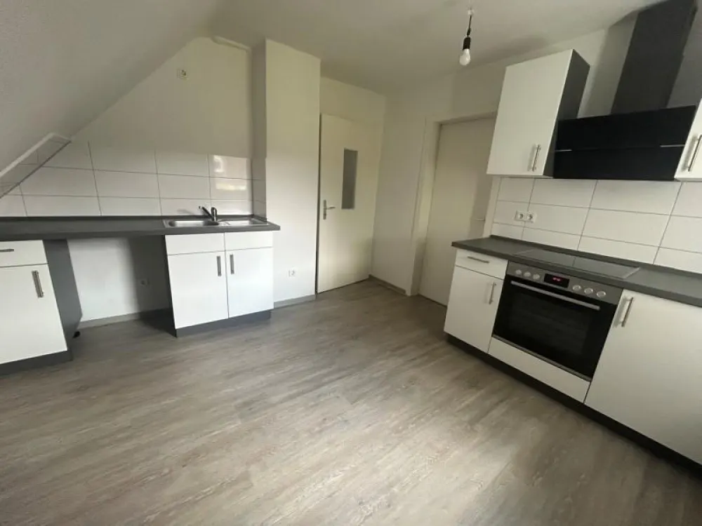 2-Zimmer-Wohnung, frisch gestrichen inkl Einbauküche
