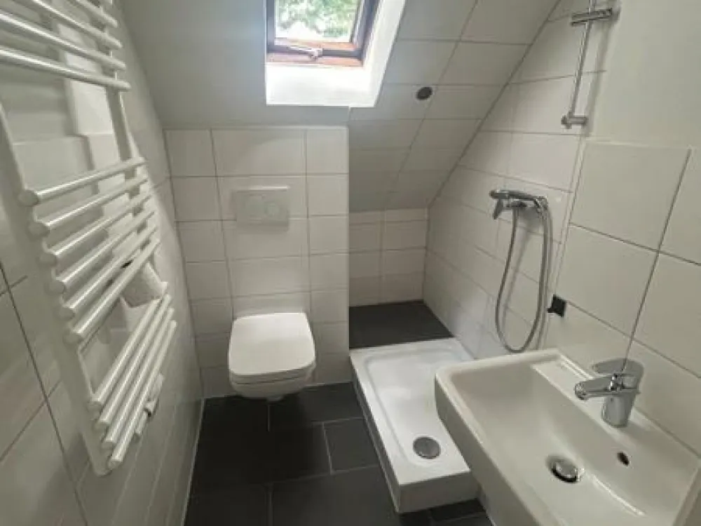 2-Zimmer-Wohnung, frisch gestrichen inkl Einbauküche