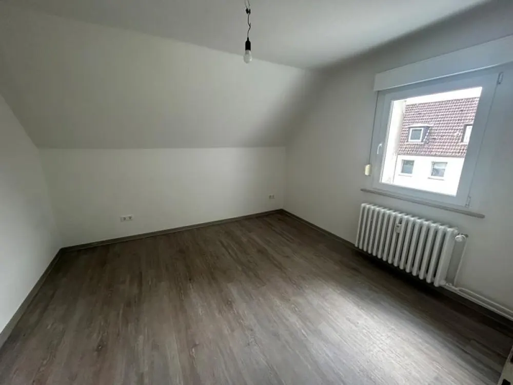 2-Zimmer-Wohnung, frisch gestrichen inkl Einbauküche