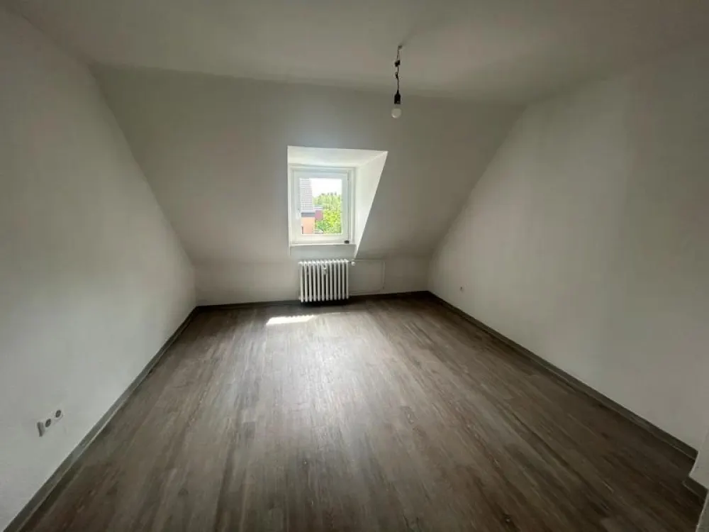 2-Zimmer-Wohnung, frisch gestrichen inkl Einbauküche