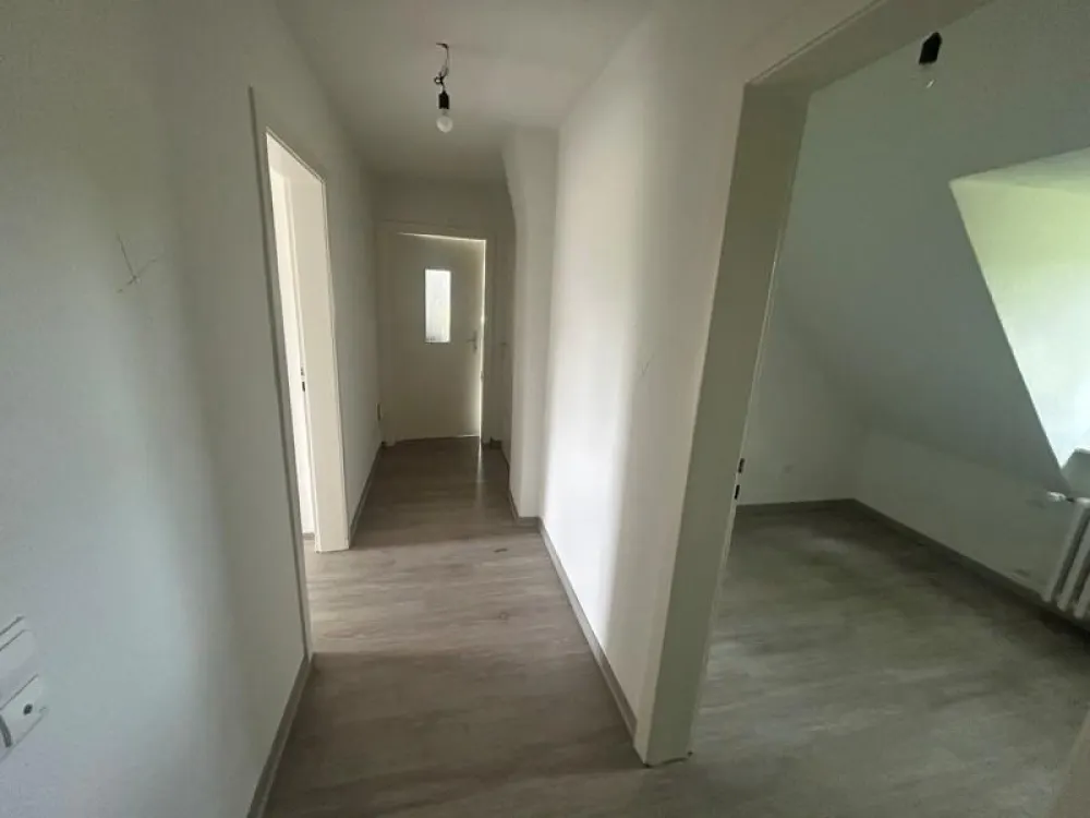 2-Zimmer-Wohnung, frisch gestrichen inkl Einbauküche