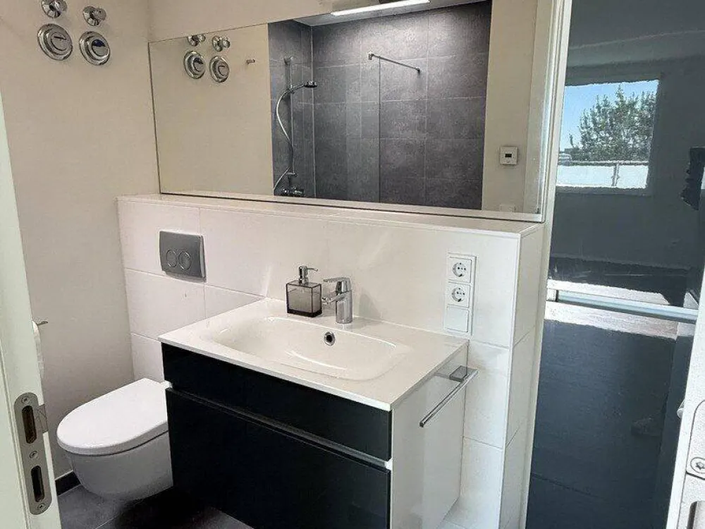 Penthouse am Riedberg mit großer Dachterrasse & Skylineblick - Klimaanlage, EBK & 2 TG-Plätze