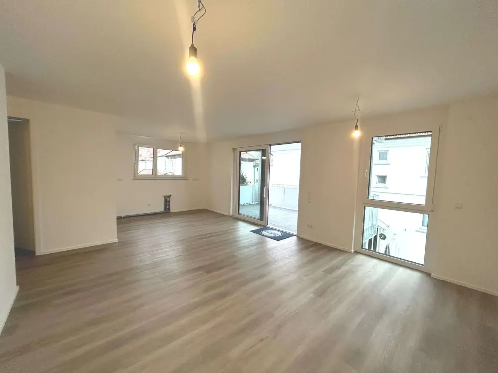 Exklusives 3 Zimmer-Apartment, Balkon, u.v.m.