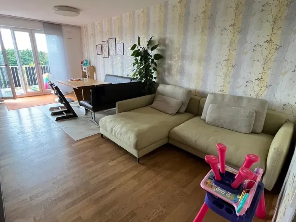 Commission-Free: Modern 4-Room Apartment with 2 Underground Parking Spaces & Wallbox
