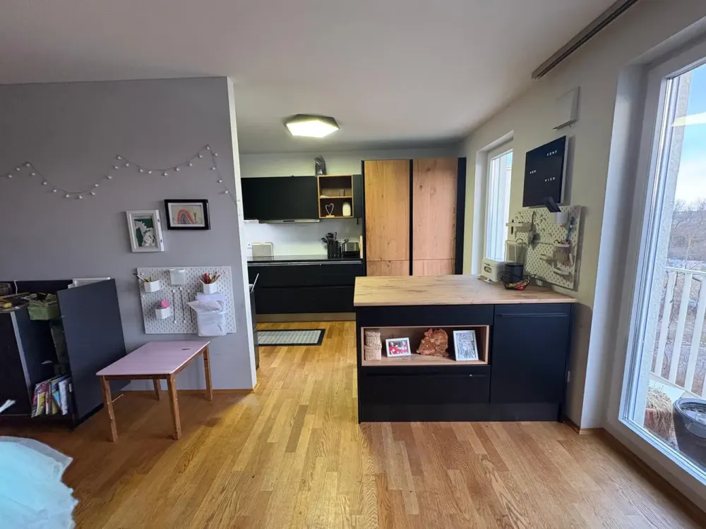 Commission-Free: Modern 4-Room Apartment with 2 Underground Parking Spaces & Wallbox