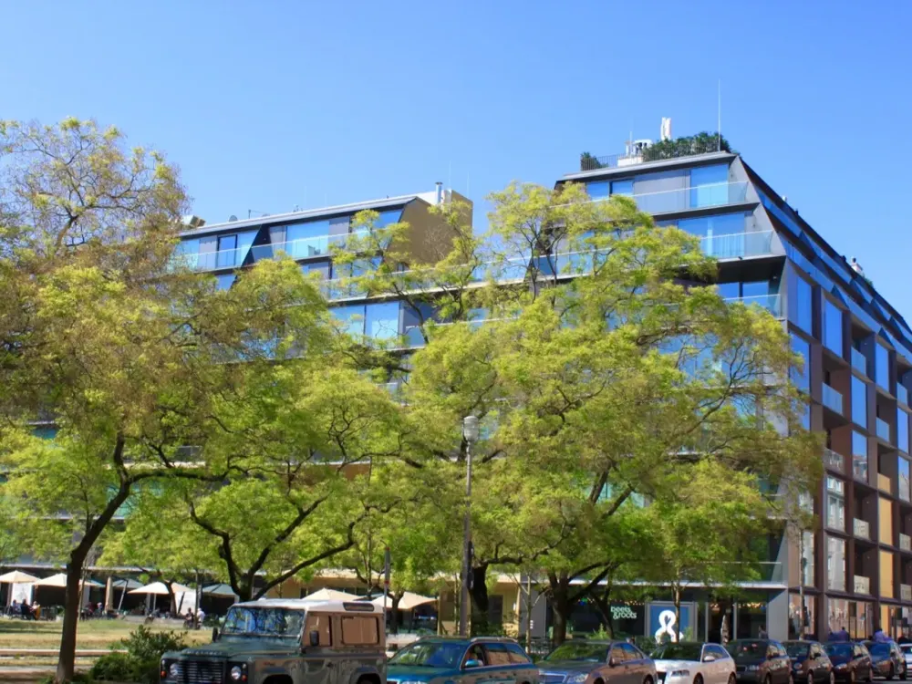 * EXKLUSIVES WOHNEN IM LUX-HAUS IN BESTLAGE VON BERLIN-MITTE *