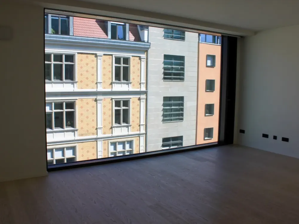 * EXKLUSIVES WOHNEN IM LUX-HAUS IN BESTLAGE VON BERLIN-MITTE *