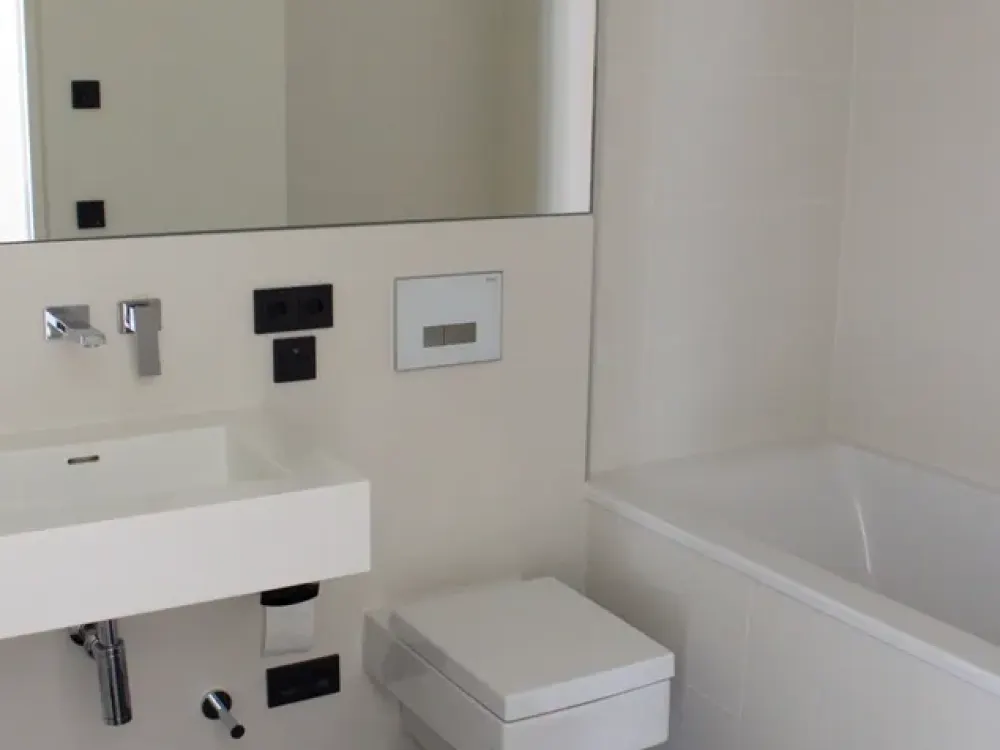* EXKLUSIVES WOHNEN IM LUX-HAUS IN BESTLAGE VON BERLIN-MITTE *