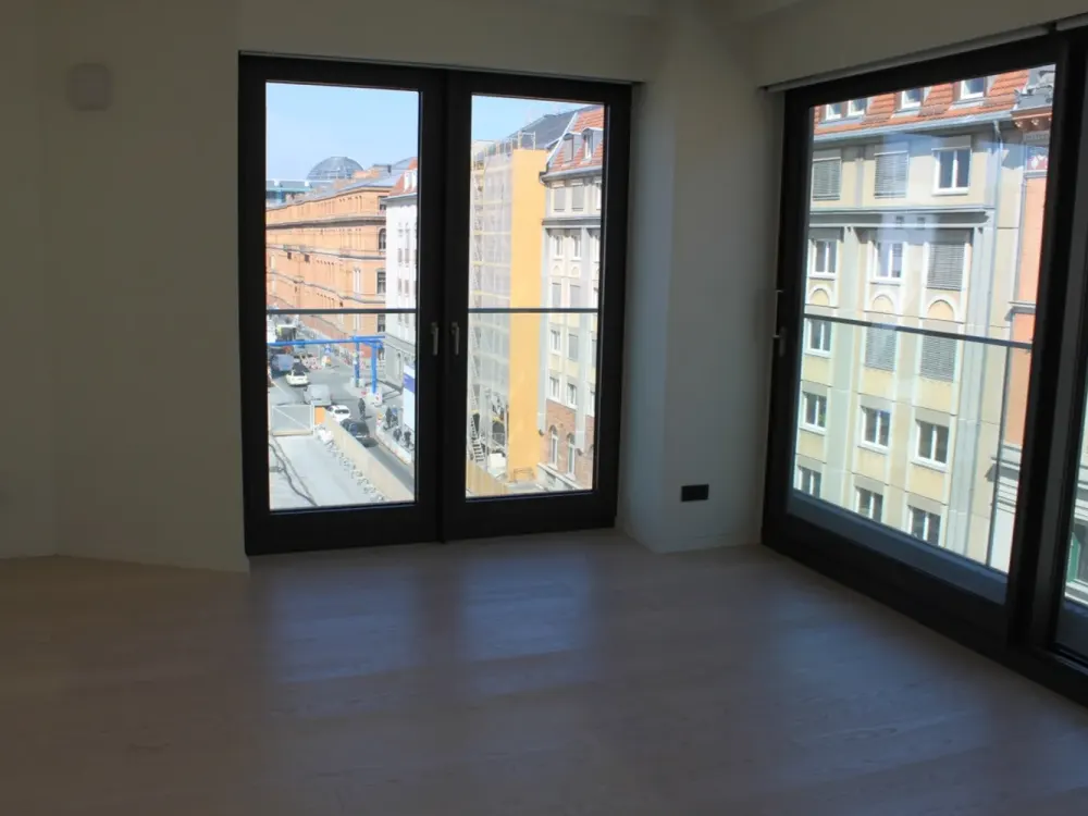 * EXKLUSIVES WOHNEN IM LUX-HAUS IN BESTLAGE VON BERLIN-MITTE *