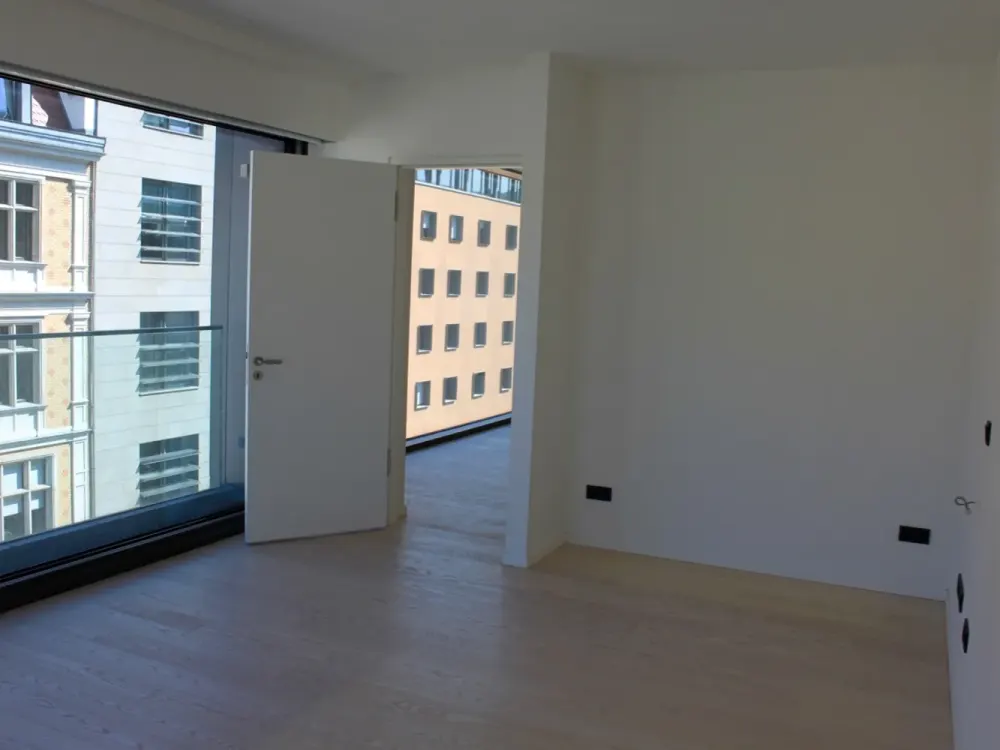 * EXKLUSIVES WOHNEN IM LUX-HAUS IN BESTLAGE VON BERLIN-MITTE *