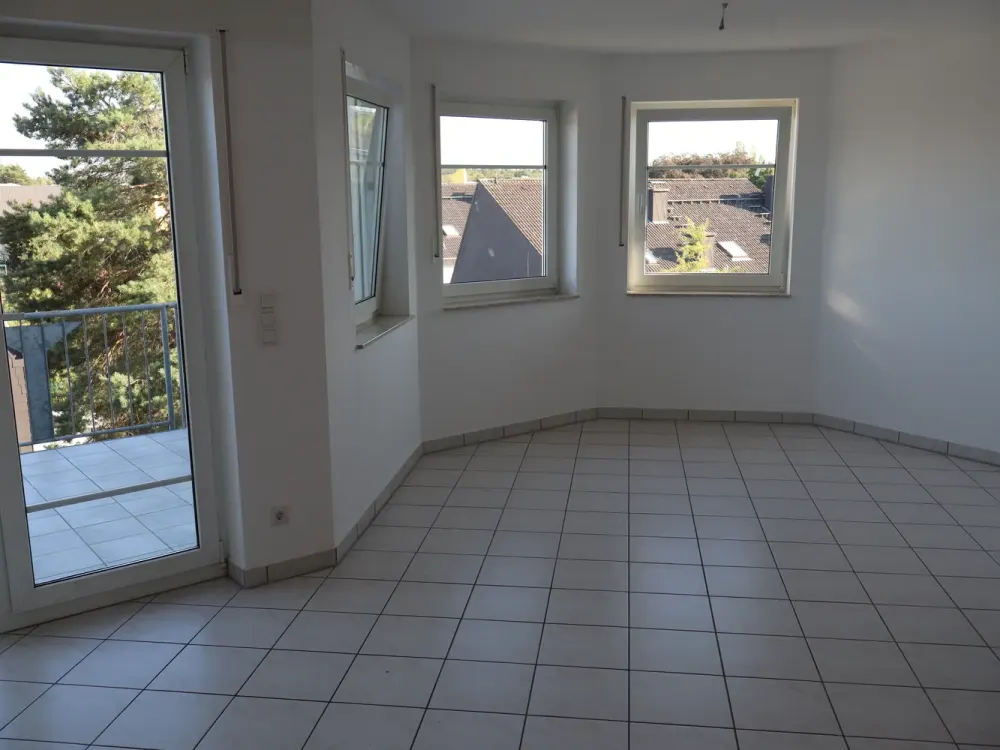 Moderne 2 -Zimmer Dachgeschoss-Wohnung mit Balkon, renoviert, 2 TG, Fußbodenheizung