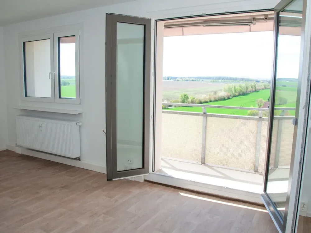 First occupancy after complete renovation! Bright and well-laid-out 4-room apartment - WBS certificate required