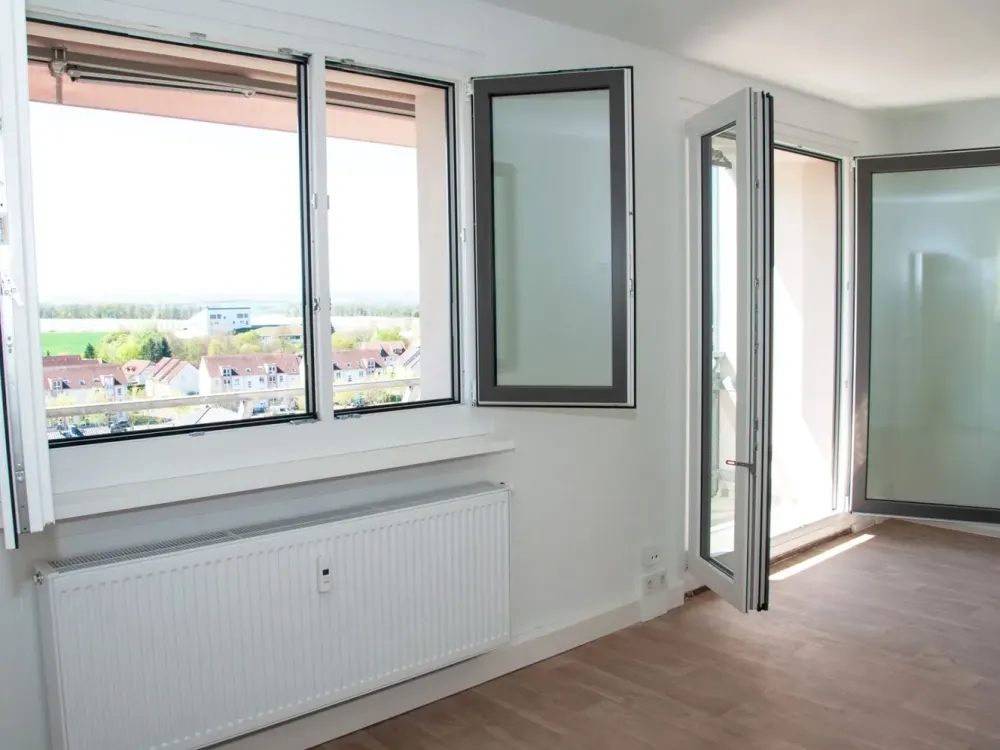 First occupancy after complete renovation! Bright and well-laid-out 4-room apartment - WBS certificate required