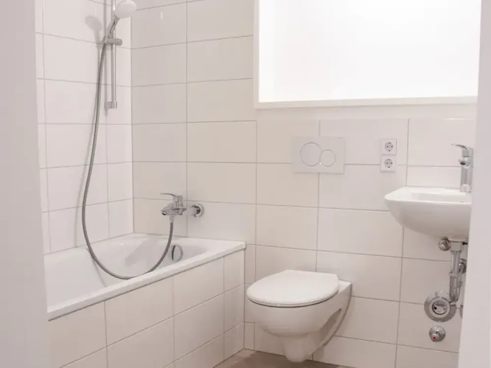First occupancy after complete renovation! Bright and well-laid-out 4-room apartment - WBS certificate required