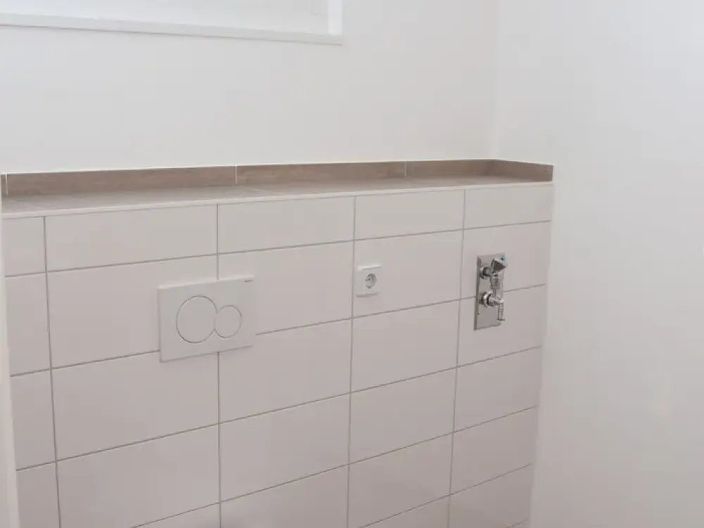 First occupancy after complete renovation! Bright and well-laid-out 4-room apartment - WBS certificate required