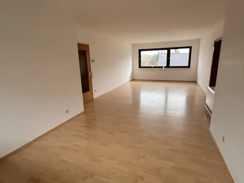 Attraktive 3,5-Zimmer-Balkonwohnung *renoviert, modernisiert, Natursteinboden* ab Juni 2025 frei