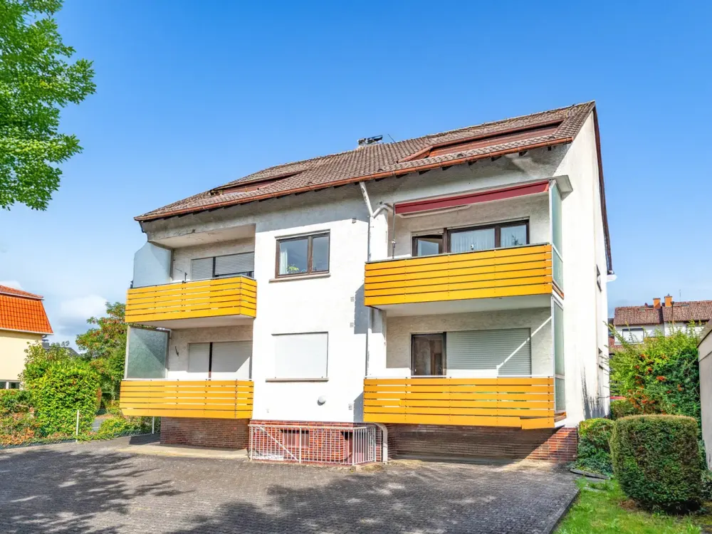 Obertshausen: Gemütliche 2-Zimmer-Wohnung mit Dachterrasse in kleiner Wohneinheit und ruhiger Lage