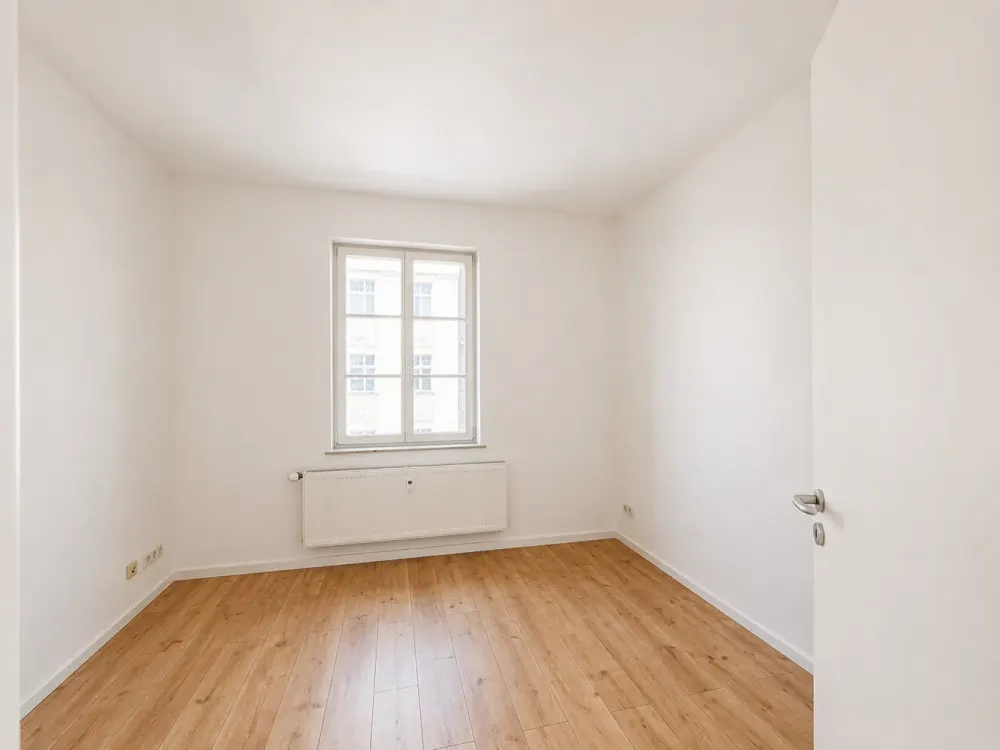 Helles WG-Zimmer in frisch sanierter Wohnung