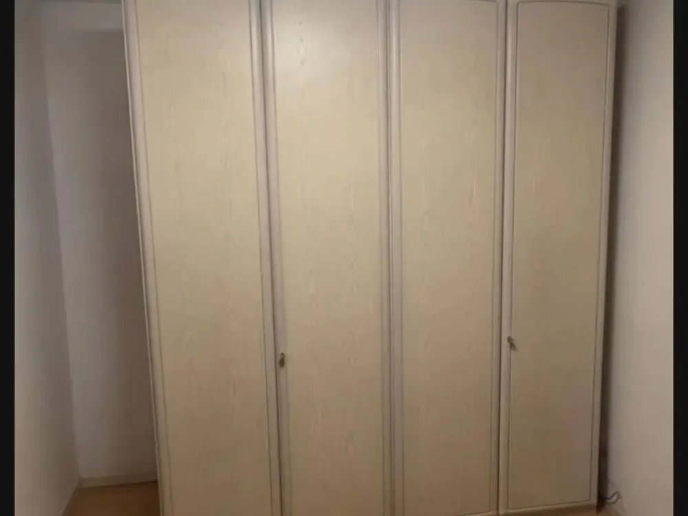 شقة مكونة من 3 غرف بحالة ممتازة