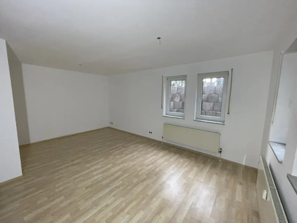 Schöne helle 2-Zimmer Souterrain Wohnung in Langen