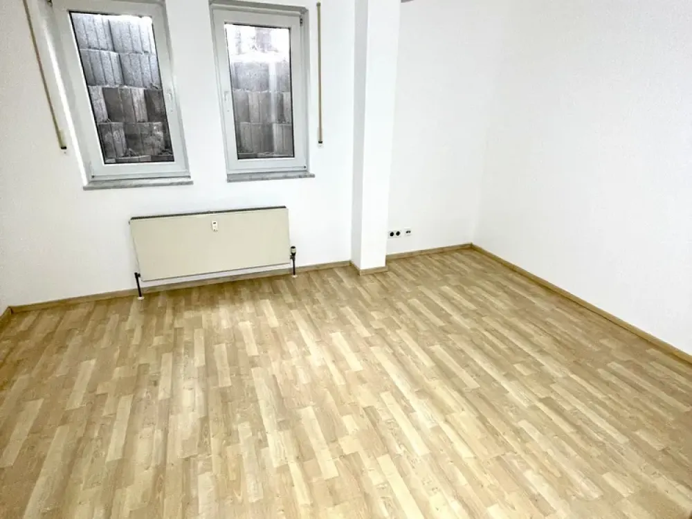 Schöne helle 2-Zimmer Souterrain Wohnung in Langen