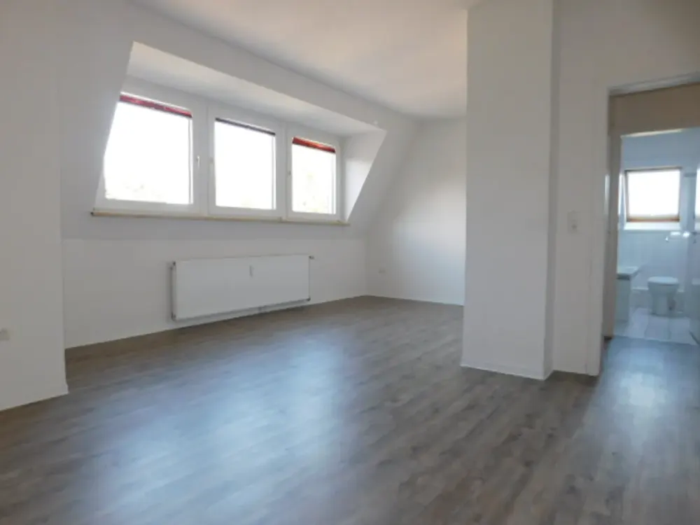 ***Sehr schöne 2-Raum-Dachgeschoss-Wohnung renoviert und bezugsfertig***