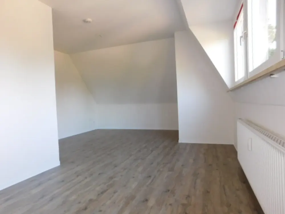 ***Sehr schöne 2-Raum-Dachgeschoss-Wohnung renoviert und bezugsfertig***