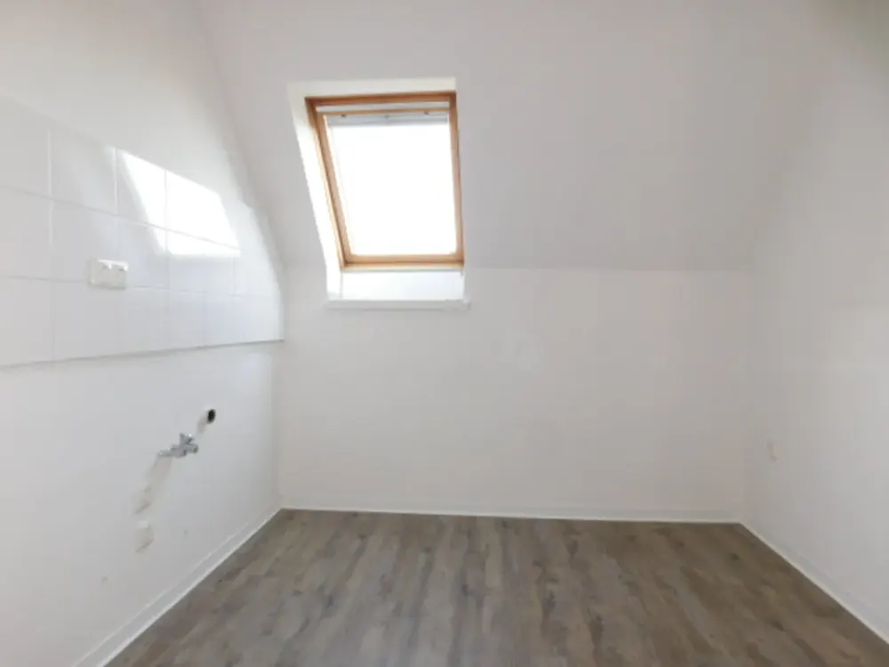 ***Sehr schöne 2-Raum-Dachgeschoss-Wohnung renoviert und bezugsfertig***