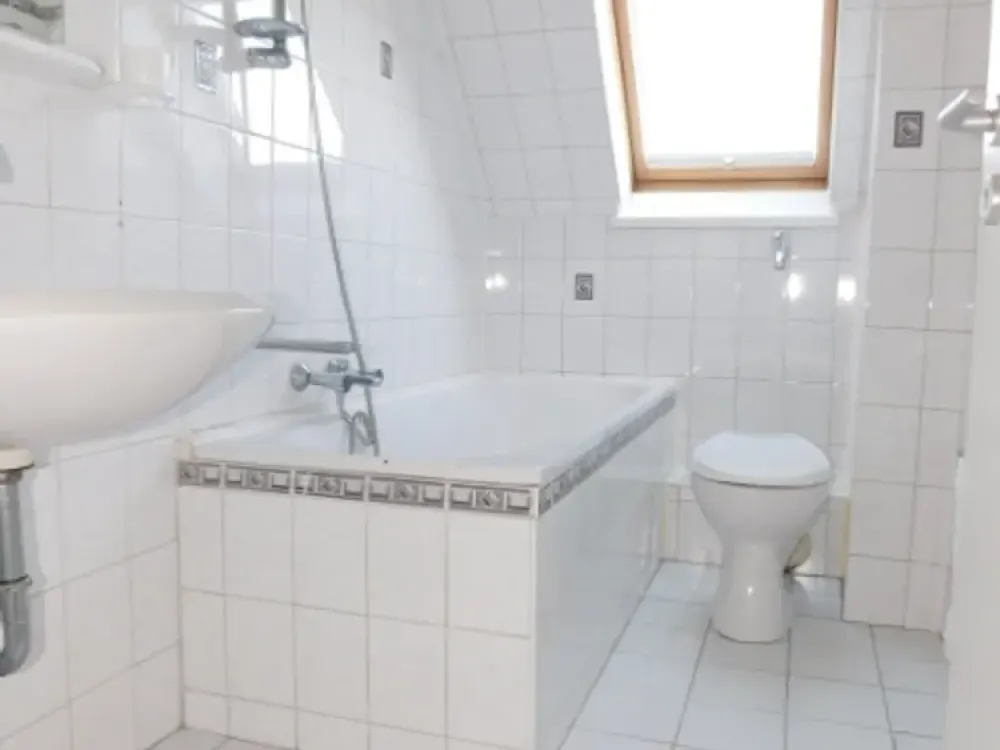 ***Sehr schöne 2-Raum-Dachgeschoss-Wohnung renoviert und bezugsfertig***