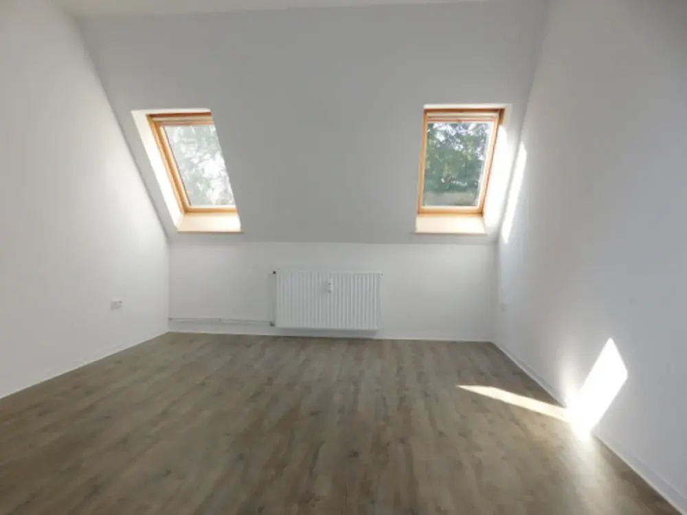 ***Sehr schöne 2-Raum-Dachgeschoss-Wohnung renoviert und bezugsfertig***