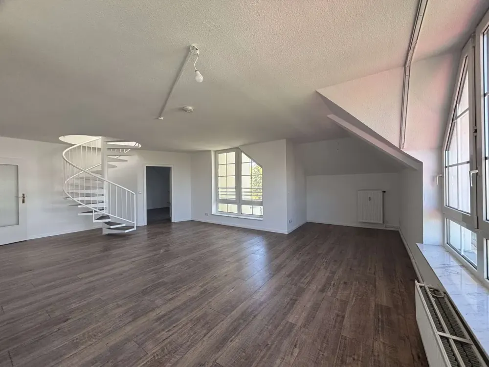 Lichtdurchflutetes Penthouse-Feeling in Zehlendorf: 3-Zimmer-Dachgeschoss mit spektakulärer Terrasse
