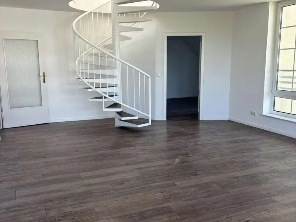 Lichtdurchflutetes Penthouse-Feeling in Zehlendorf: 3-Zimmer-Dachgeschoss mit spektakulärer Terrasse