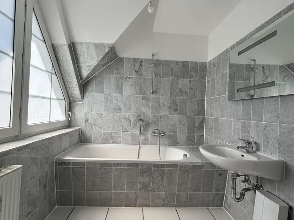 Lichtdurchflutetes Penthouse-Feeling in Zehlendorf: 3-Zimmer-Dachgeschoss mit spektakulärer Terrasse