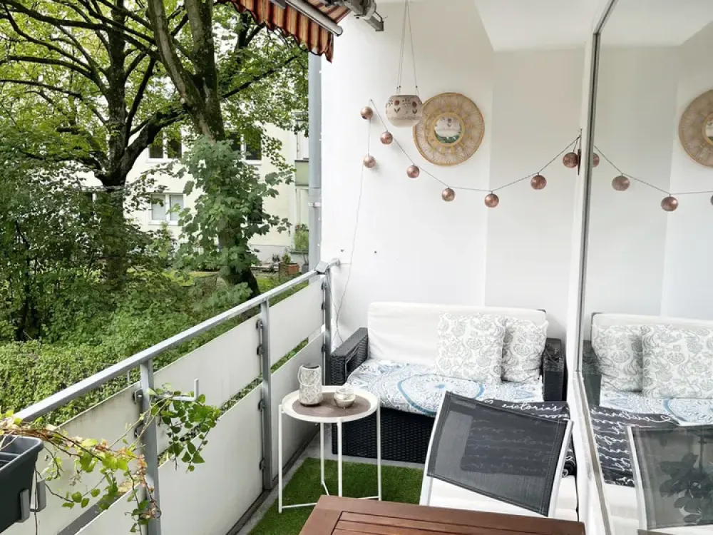 Beautiful 2-Room Apartment in Oberkassel with Green View