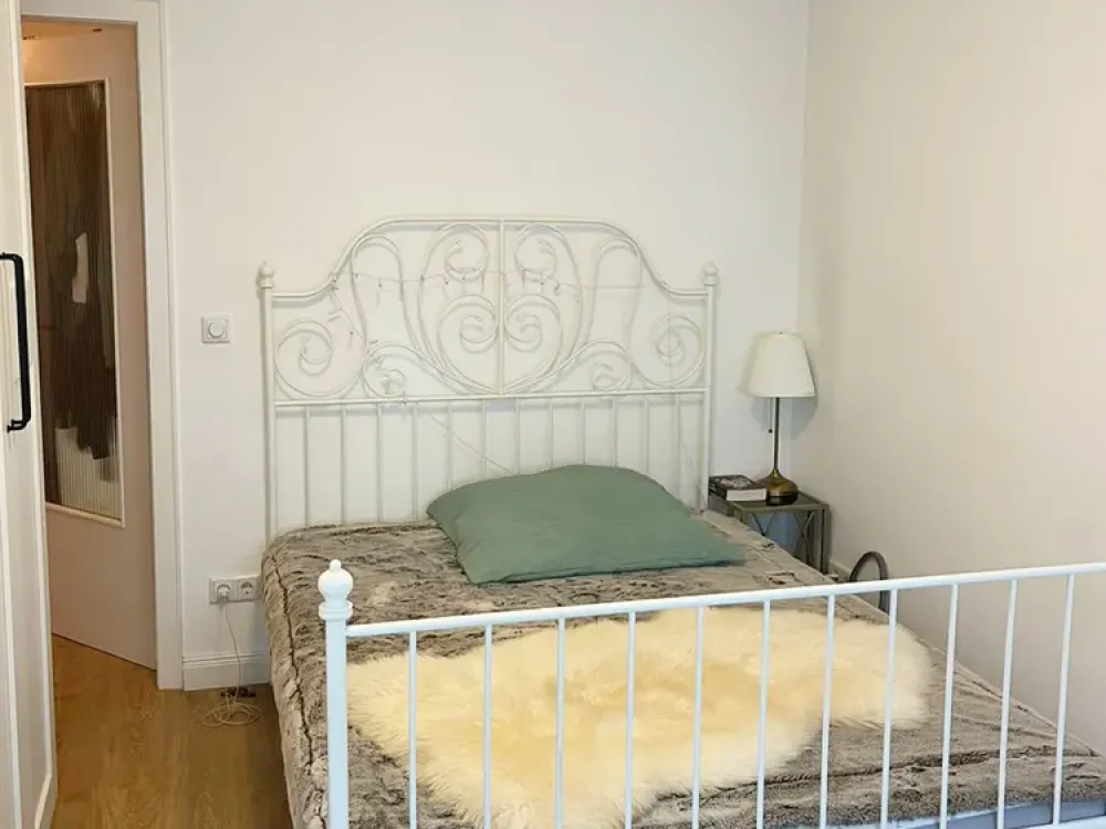 Beautiful 2-Room Apartment in Oberkassel with Green View