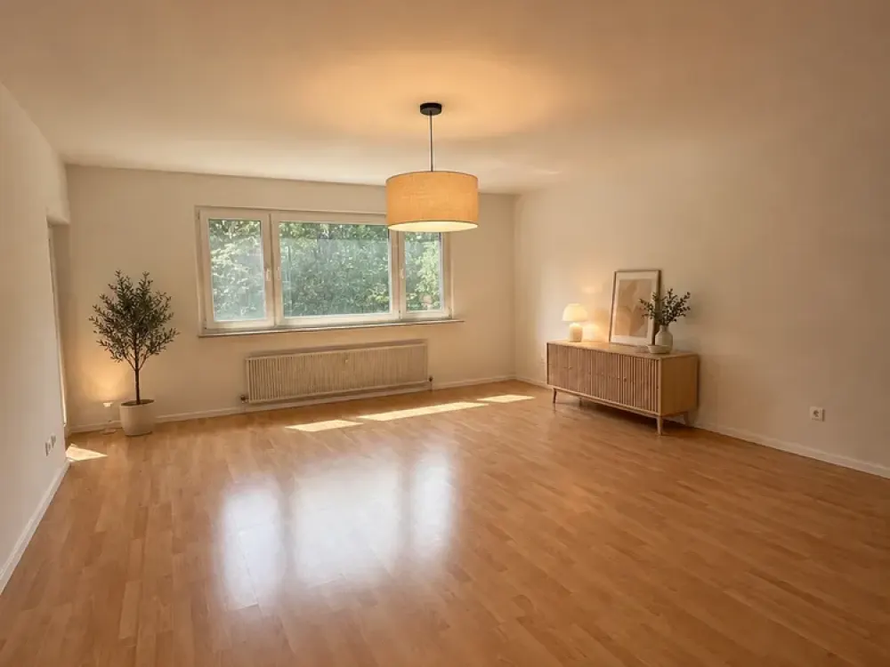 Traumhafte 4-Zimmer-Wohnung im Grünen mit Schwimmbad, ideal für Paare und Familien