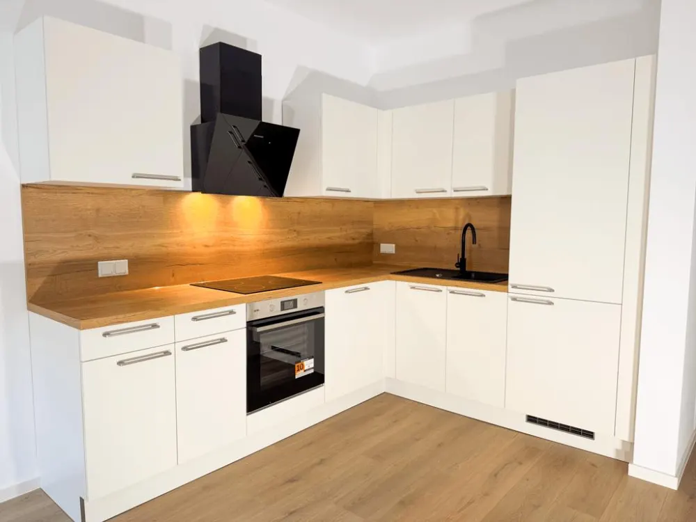 Mit Wintergarten: hochwertige 2-Raum-Wohnung inkl. EBK!