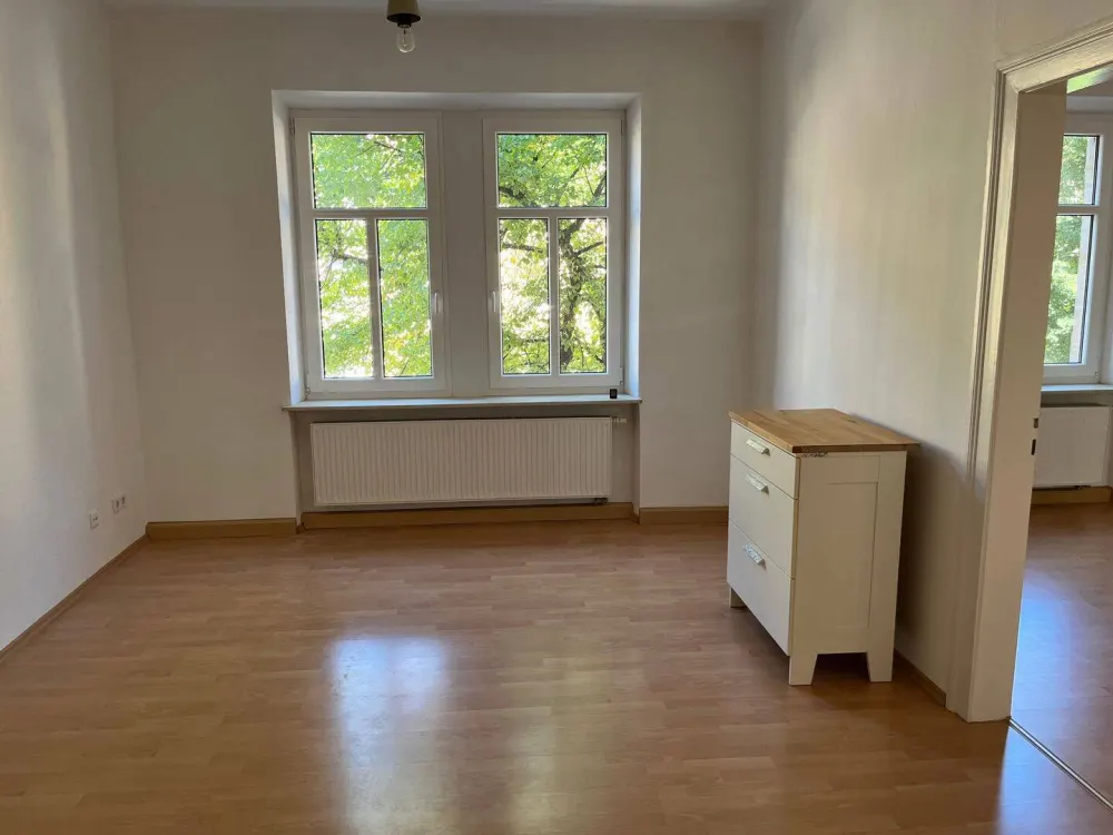 Sehr schöne 3 Zimmer-Wohnung in einem äußerst gepflegten Haus im 2. OG, Tageslichtbad mit Dusche - Studenten willkommen