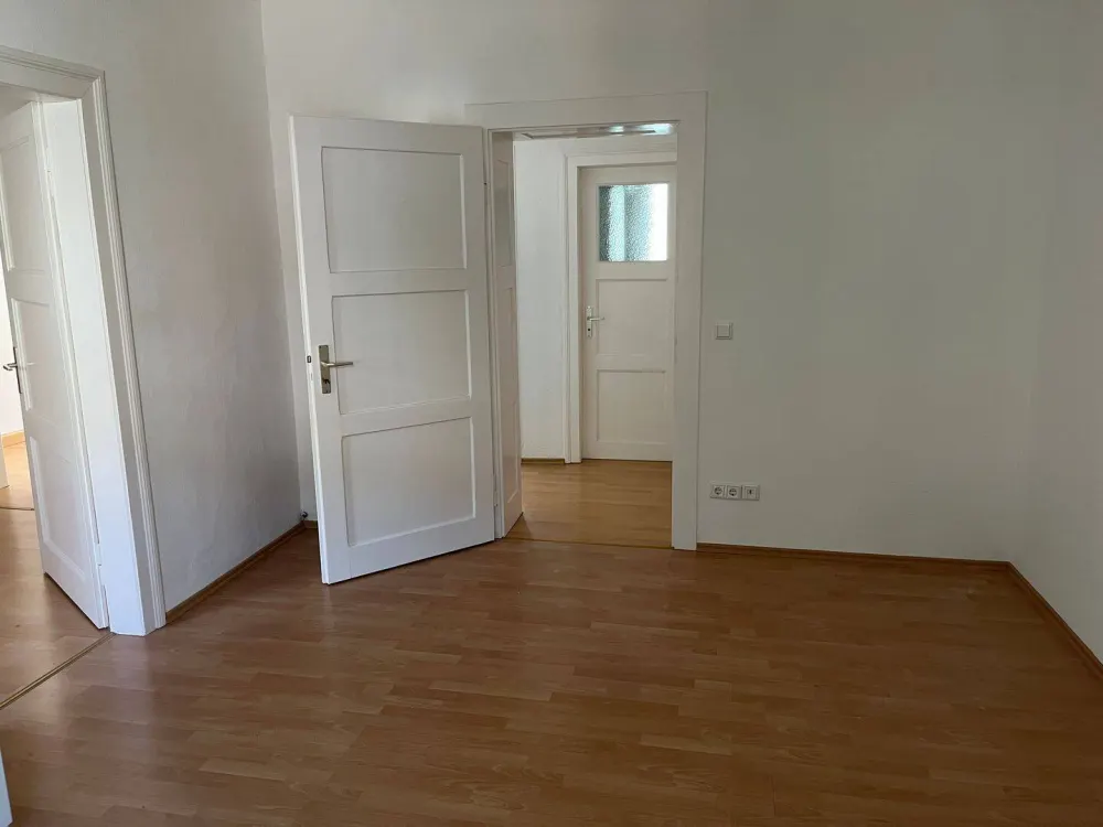 Sehr schöne 3 Zimmer-Wohnung in einem äußerst gepflegten Haus im 2. OG, Tageslichtbad mit Dusche - Studenten willkommen