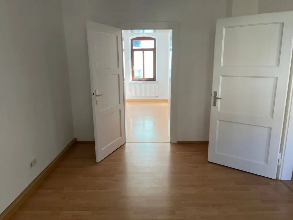 Sehr schöne 3 Zimmer-Wohnung in einem äußerst gepflegten Haus im 2. OG, Tageslichtbad mit Dusche - Studenten willkommen