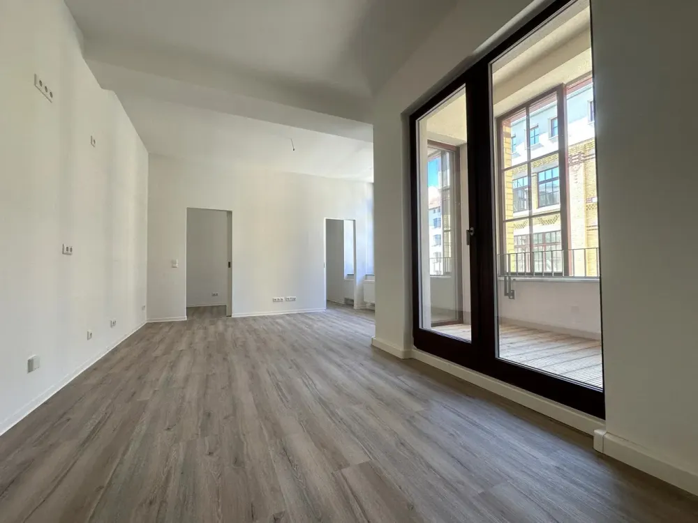 Zentral & stilvoll, 3-Zimmer-Wohnung mit Loggia im sanierten Altbau | Optional mit EBK