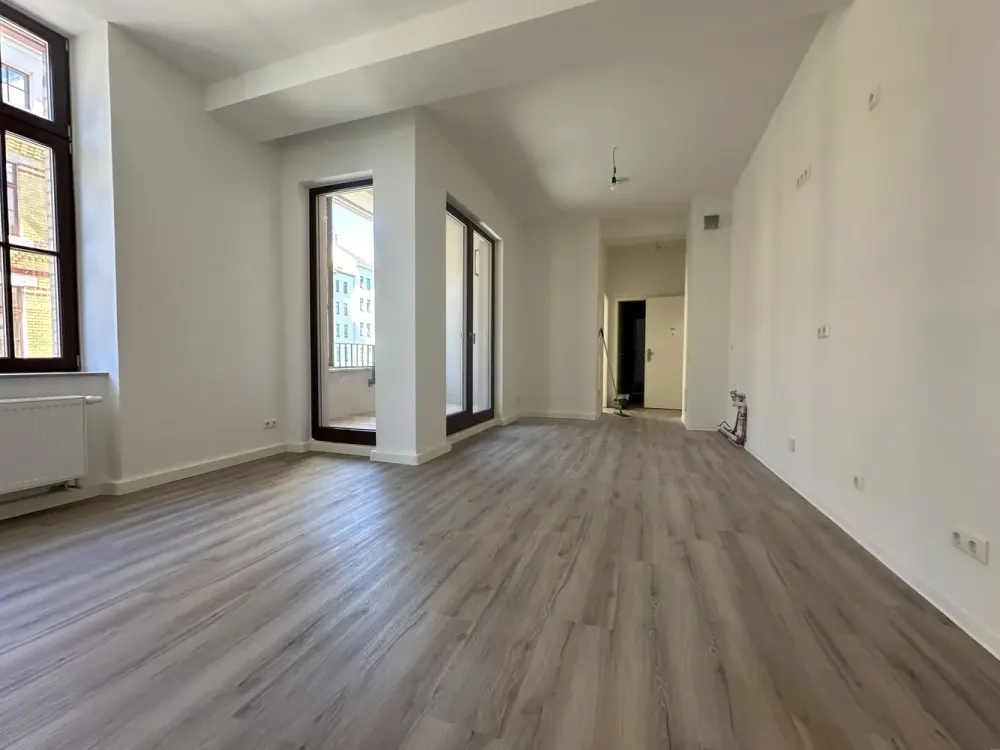 Zentral & stilvoll, 3-Zimmer-Wohnung mit Loggia im sanierten Altbau | Optional mit EBK