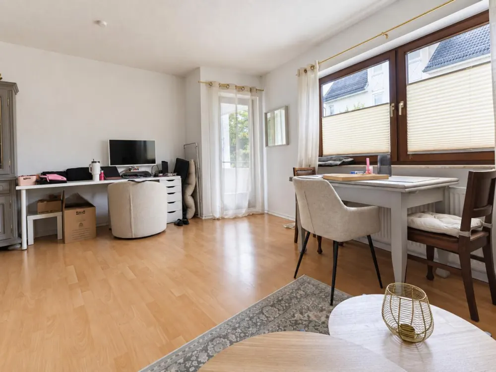 2-Zimmer-Wohnung mit Loggia in Laufnähe zum Knoops Park
