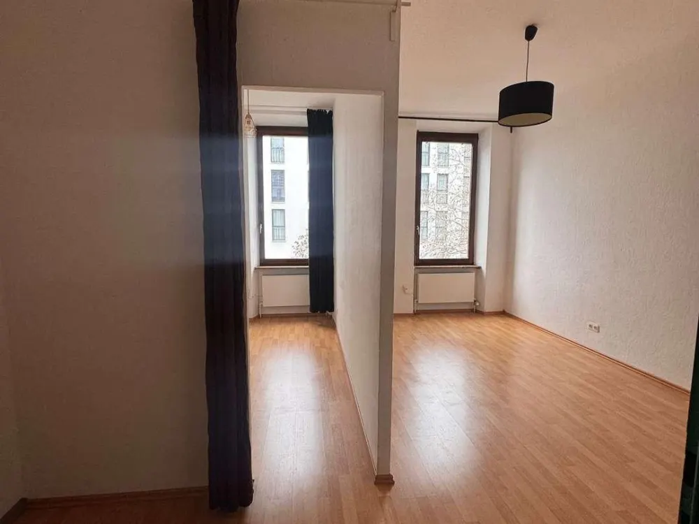 großes WG-Zimmer für Auszubildende und Studenten - nähe Fürther Innenstadt!