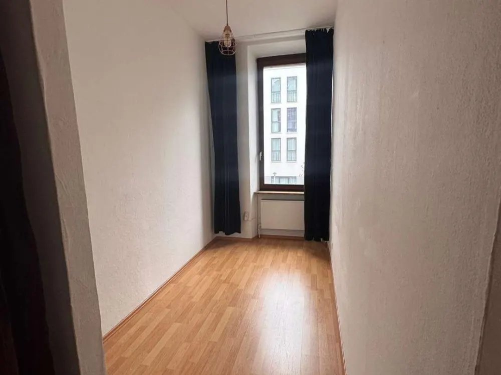großes WG-Zimmer für Auszubildende und Studenten - nähe Fürther Innenstadt!