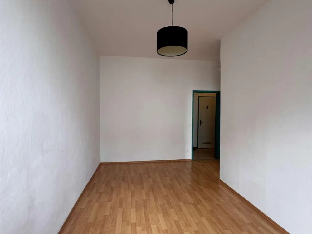 großes WG-Zimmer für Auszubildende und Studenten - nähe Fürther Innenstadt!