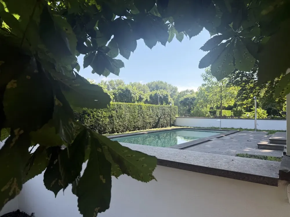 Möblierte Wohnung in historischer Villa mit exklusiver Lage an der Kölner Riviera