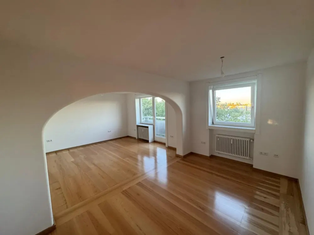 Lichtdurchflutete, geräumige 3-Zimmer-Wohnung mit Bergblick vom Balkon