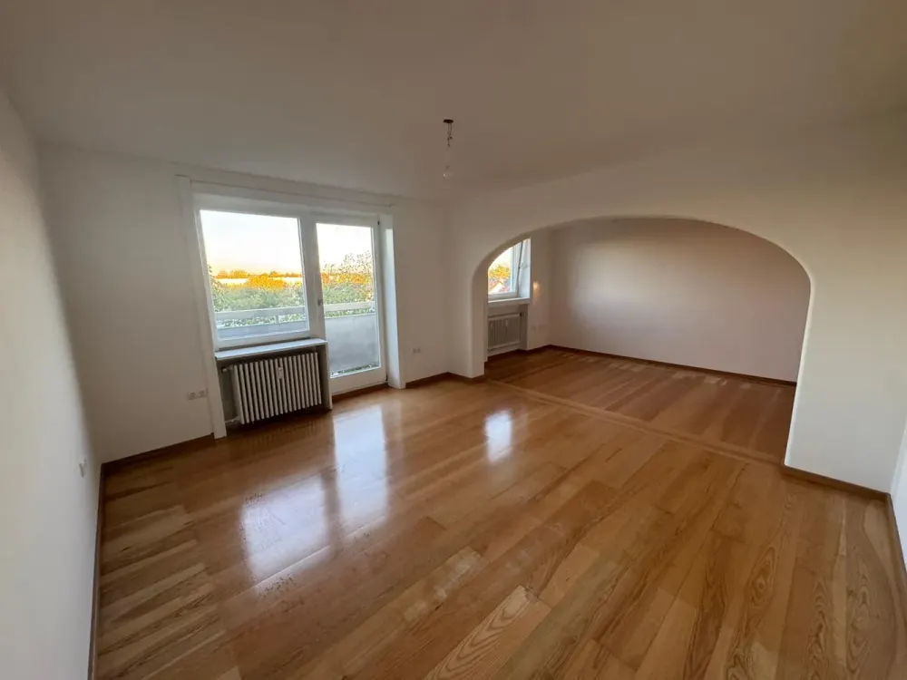 Lichtdurchflutete, geräumige 3-Zimmer-Wohnung mit Bergblick vom Balkon