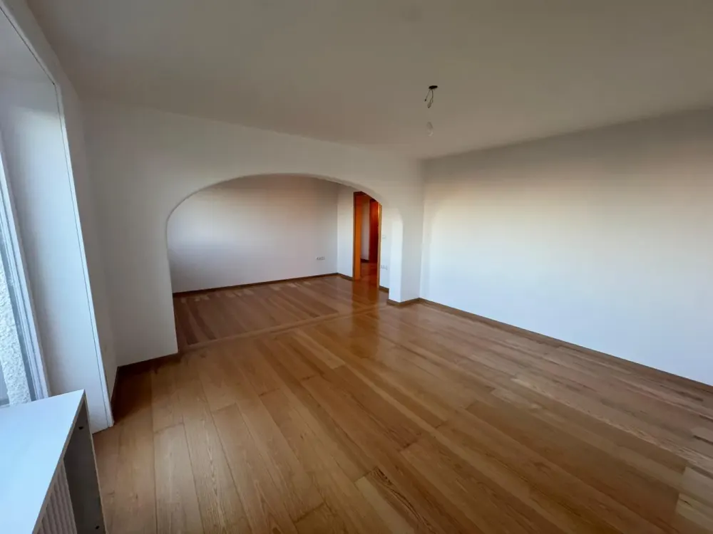 Lichtdurchflutete, geräumige 3-Zimmer-Wohnung mit Bergblick vom Balkon
